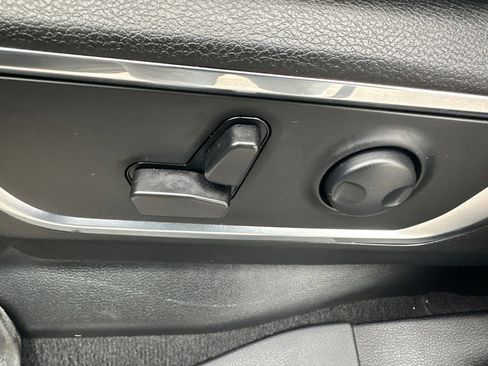 Used 2025 RAM 1500 Laramie image 12