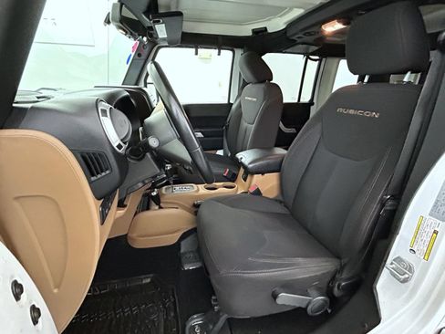 Used 2017 Jeep Wrangler Unlimited Rubicon w/ Connectivity Group AWD/4WD image 10