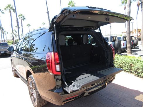 Used 2025 Ford Expedition Platinum w/ Stealth Performance Package AWD/4WD image 26