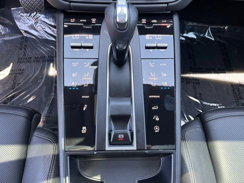 Used 2023 Porsche Macan S AWD/4WD image 25