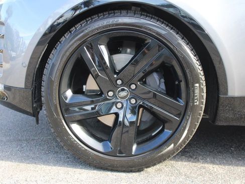 Certified 2025 Land Rover Discovery Dynamic SE image 11