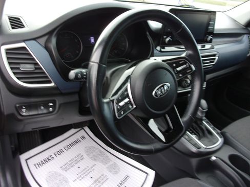 Used 2021 Kia Seltos S image 11