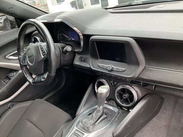 Used 2020 Chevrolet Camaro LT RWD image 9