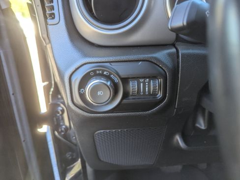 Used 2022 Jeep Wrangler Unlimited Sport image 15