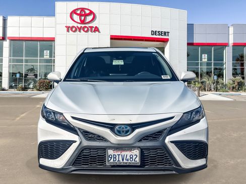 Used 2022 Toyota Camry SE w/ Audio Upgrade Package FWD image 2