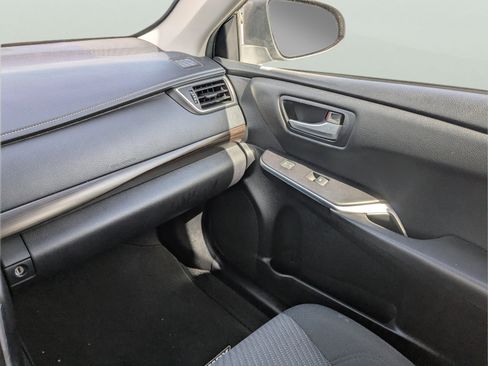 Used 2015 Toyota Camry LE FWD image 13