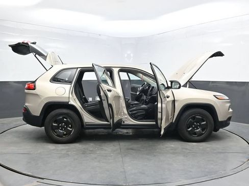 Used 2015 Jeep Cherokee Sport w/ Cold Weather Group AWD/4WD image 50