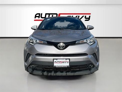Used 2018 Toyota C-HR XLE image 2