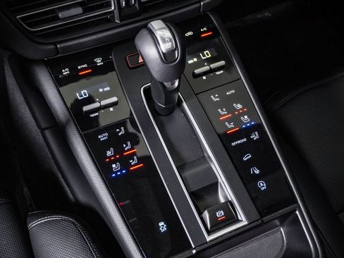 Certified 2026 Porsche Macan AWD/4WD image 24