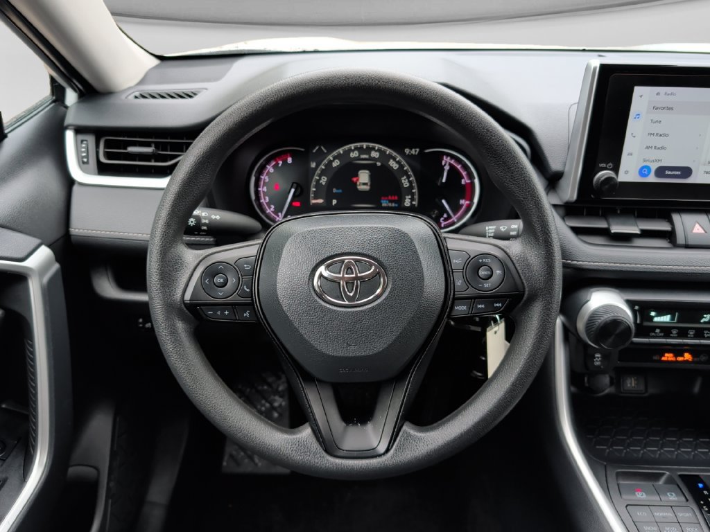 Used 2025 Toyota RAV4 LE AWD/4WD image 11