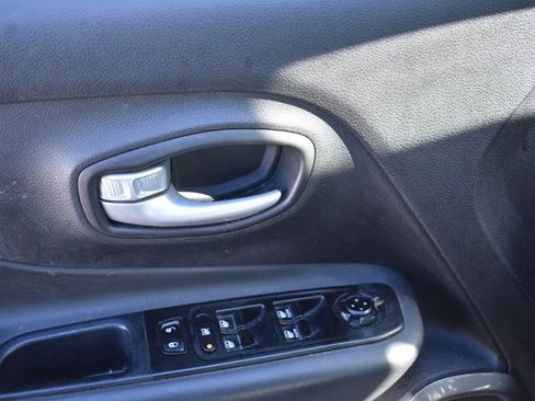 Used 2023 Jeep Renegade Limited image 12