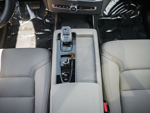 New 2026 Volvo XC90 B6 Plus w/ Protection Package Premier AWD/4WD image 27