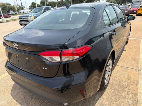 Used 2025 Toyota Corolla LE FWD image 5