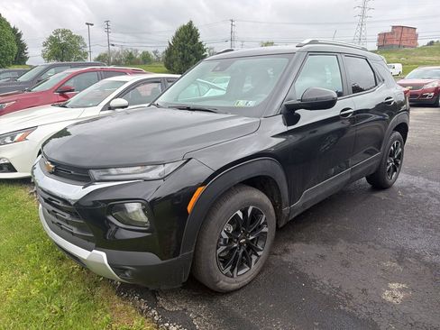 Used 2023 Chevrolet TrailBlazer LT w/ Convenience Package FWD image 9