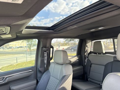 Used 2024 Chevrolet Silverado 1500 ZR2 w/ Technology Package image 7