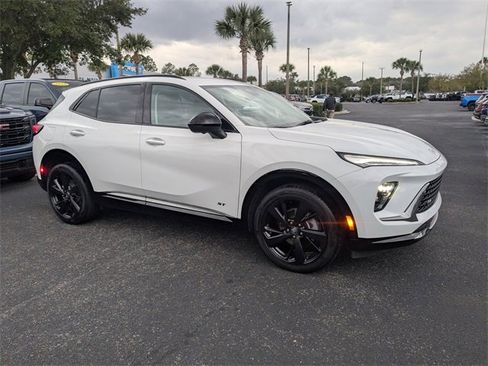 Used 2025 Buick Envision Sport Touring image 2