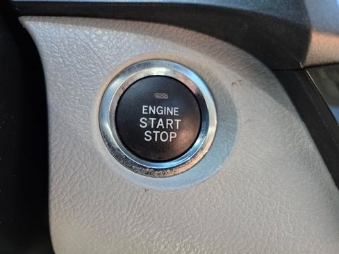 Used 2017 Toyota Sienna XLE Premium FWD image 12