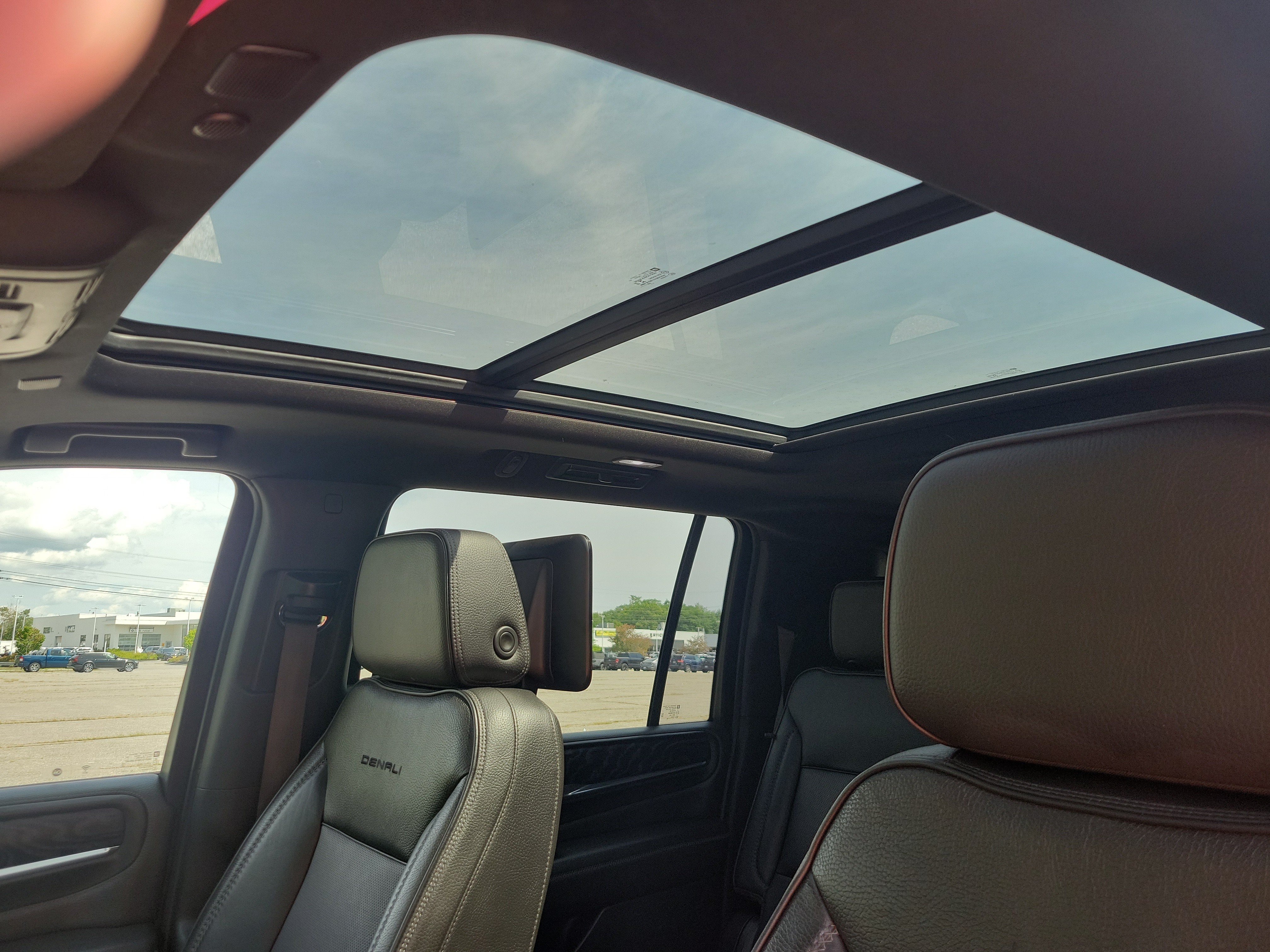Used 2021 GMC Yukon XL Denali w/ Denali Premium Package AWD/4WD image 29