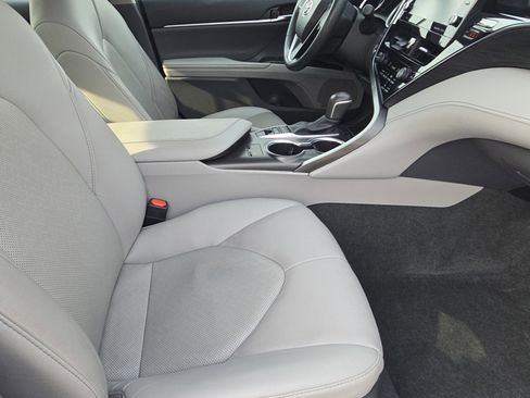 Used 2023 Toyota Camry XLE image 12