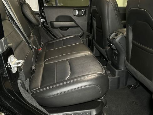 Used 2023 Jeep Wrangler Unlimited Sahara w/ Cold Weather Group image 13