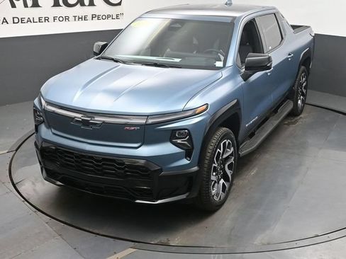 Used 2025 Chevrolet Silverado EV RST AWD/4WD image 39