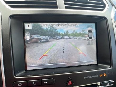Used 2018 Ford Explorer Platinum AWD/4WD image 40