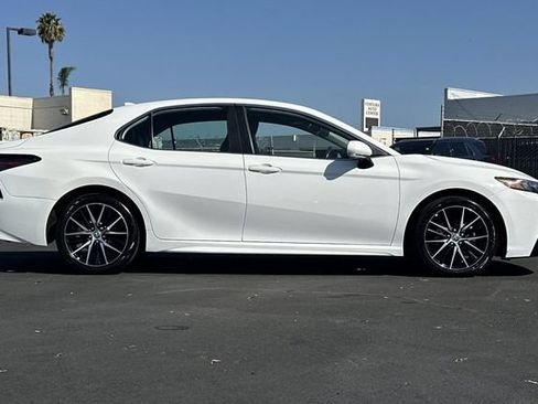 Used 2024 Toyota Camry SE FWD image 3