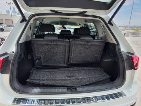 Used 2024 Volkswagen Tiguan SE FWD image 11