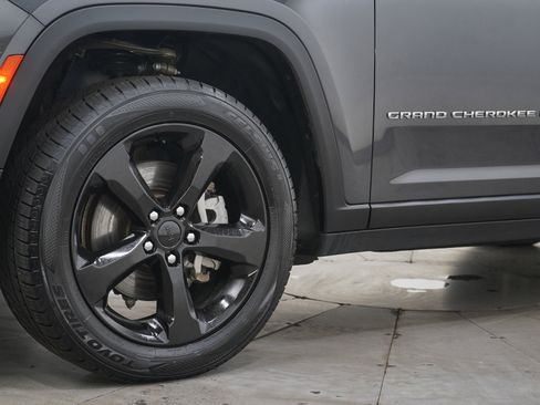 Used 2022 Jeep Grand Cherokee L Limited AWD/4WD image 30