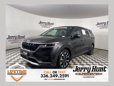 Used 2024 Kia Carnival EX image 1