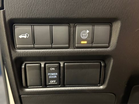 Used 2022 Nissan Armada SL w/ Captain's Chairs Package AWD/4WD image 21