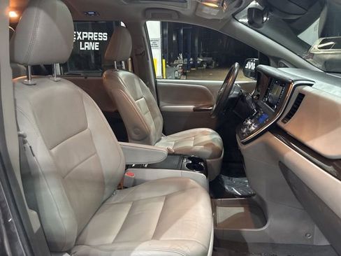 Used 2019 Toyota Sienna XLE image 34