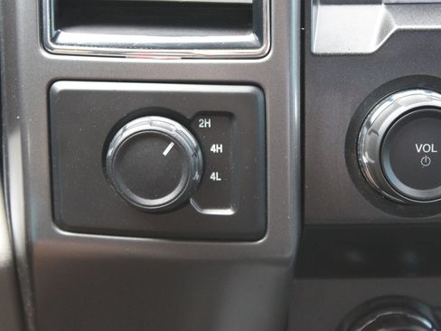 Used 2020 Ford F150 XLT w/ Equipment Group 302A Luxury AWD/4WD image 18