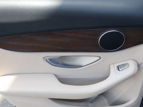 Used 2019 Mercedes-Benz C 300 Sedan image 30