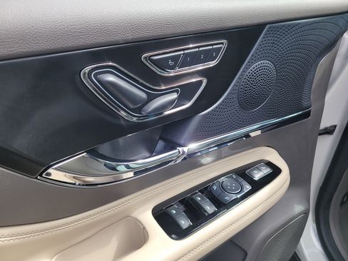 Used 2023 Lincoln Corsair Reserve w/ Equipment Group 201A image 19