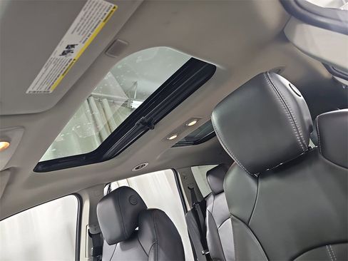 Used 2017 Chevrolet Traverse LT image 35