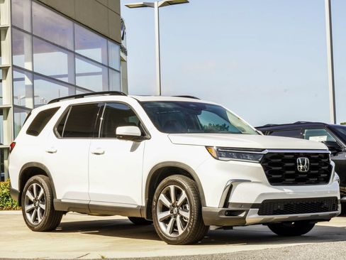 Used 2025 Honda Pilot Elite image 4