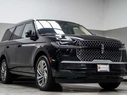 Used 2025 Lincoln Navigator Reserve image 4