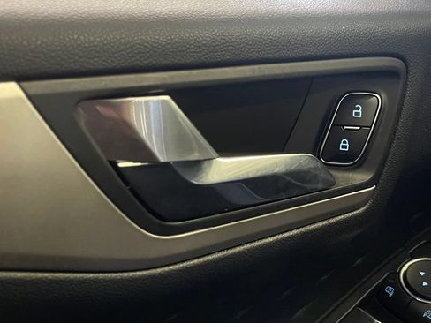 Used 2020 Ford Escape SE FWD image 13