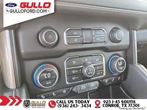 Used 2023 Chevrolet Suburban Premier image 27