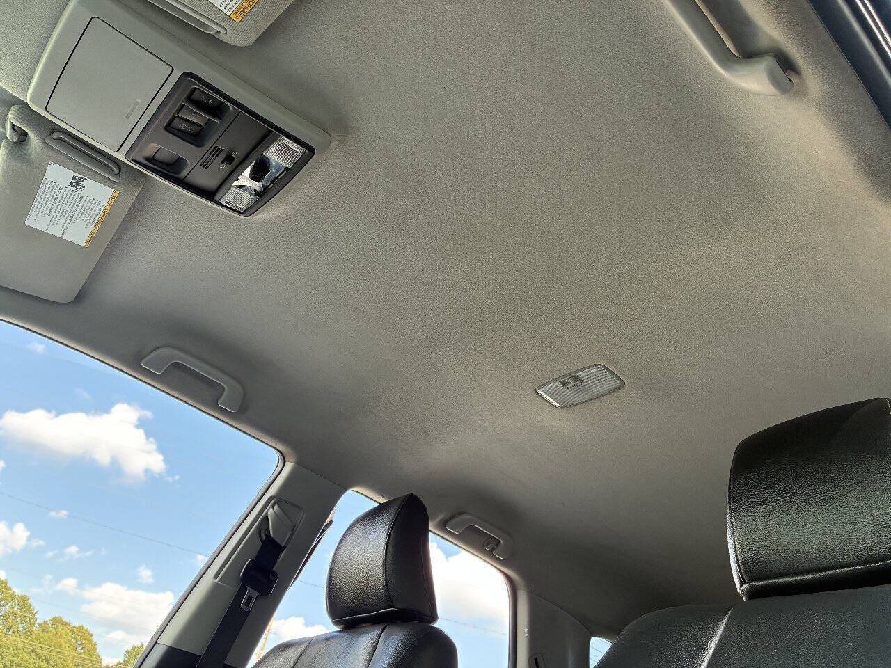 Used 2019 Toyota 4Runner SR5 AWD/4WD image 17