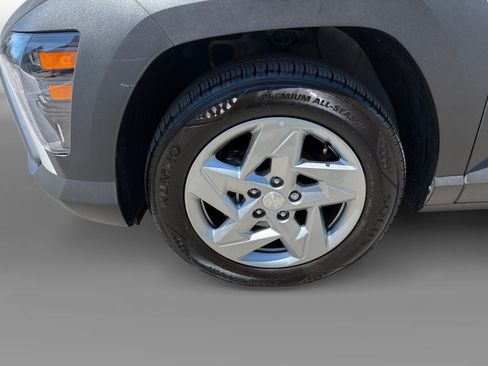 Certified 2025 Hyundai Kona SE FWD image 9