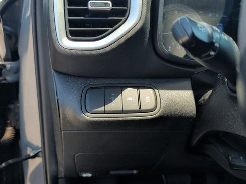 Used 2021 Hyundai Venue SE FWD image 17