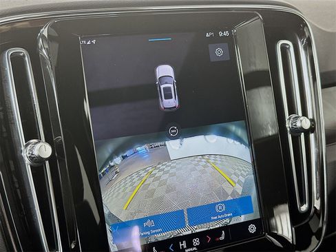 Used 2023 Volvo XC40 Recharge Plus image 13