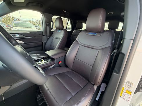 New 2026 Ford Explorer Platinum AWD/4WD image 12