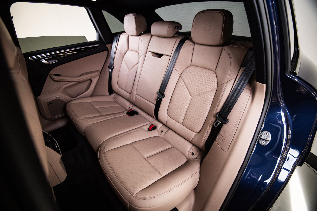 Certified 2026 Porsche Macan AWD/4WD image 24