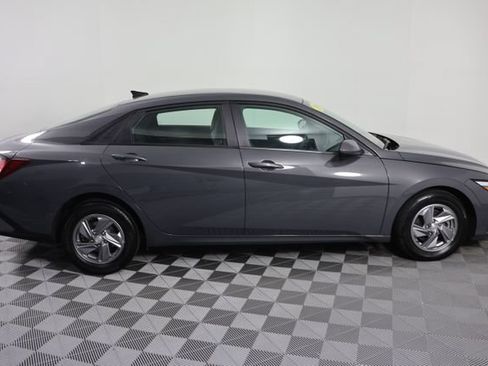 Certified 2024 Hyundai Elantra SE FWD image 9