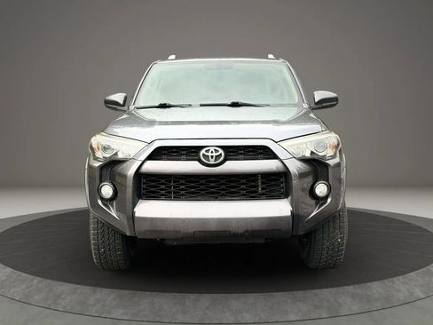 Used 2016 Toyota 4Runner SR5 AWD/4WD image 2