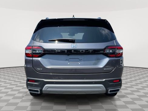 Used 2023 Honda Pilot Touring image 7