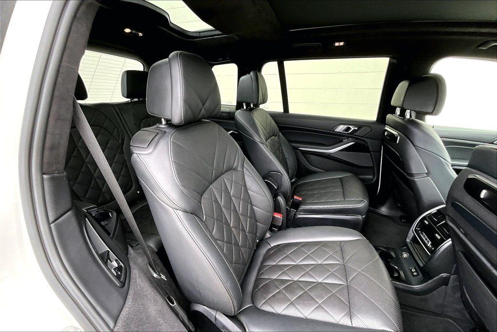 Used 2023 BMW X7 xDrive40i w/ M Sport Package AWD/4WD image 28